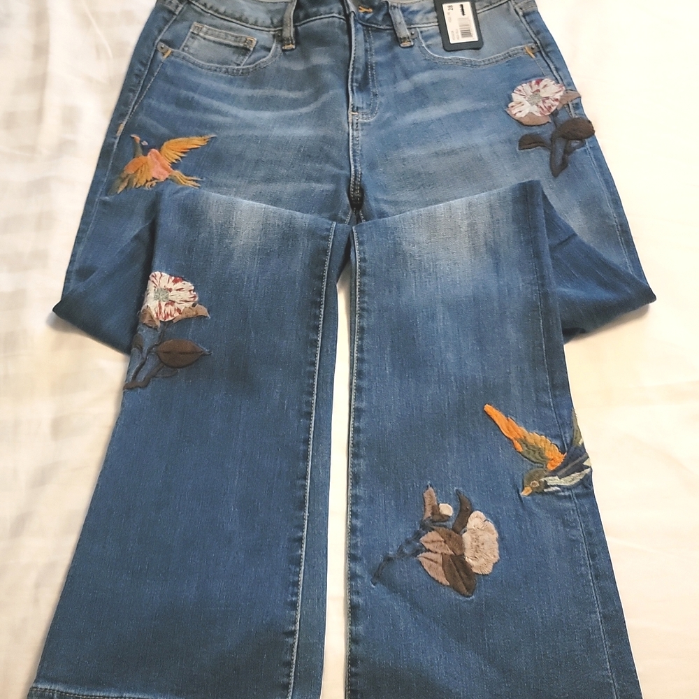 RARE NWT Miss Me Bird & Floral Boot Cut Medium Wash Jeans 🐦